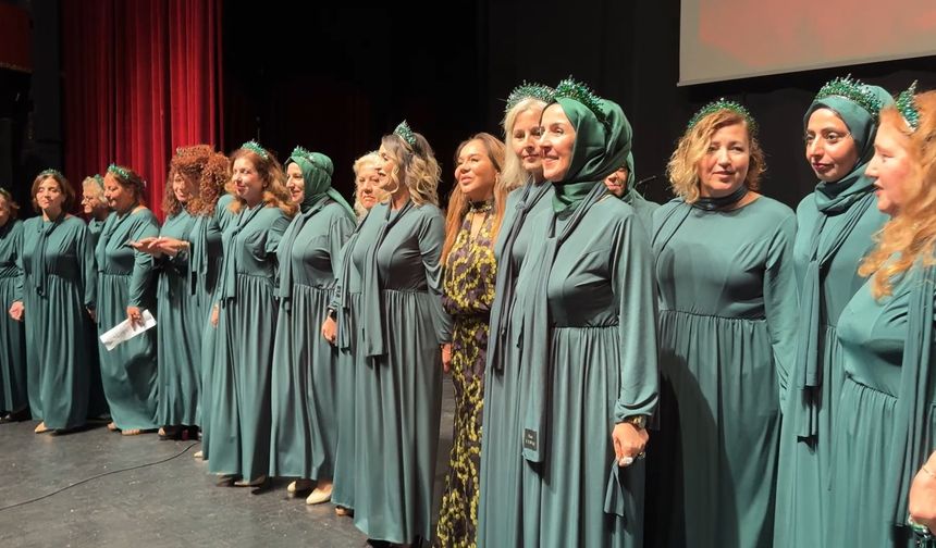 Avcılar’da anneleri söyledi, engelli çocuklar eğlendi