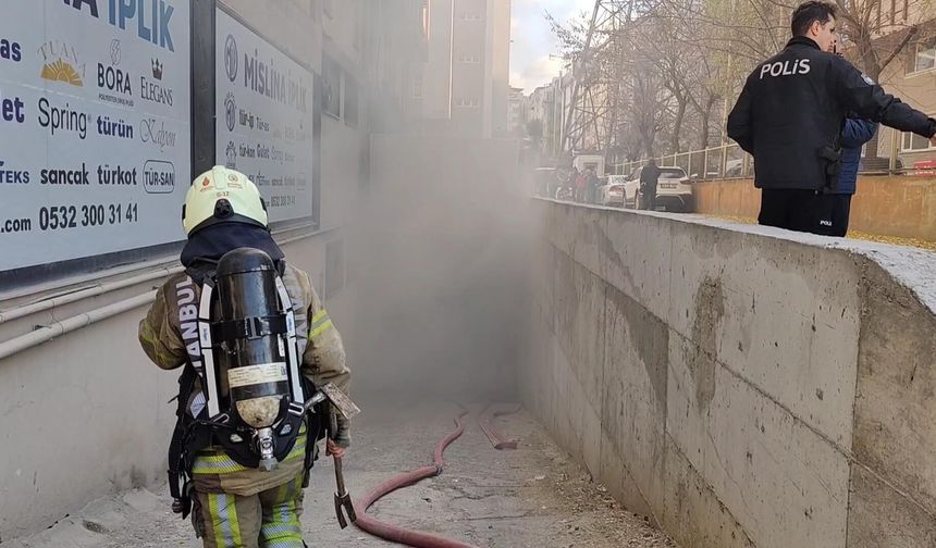 Bağcılar’da 4 katlı iş hanında çıkan yangın söndürüldü