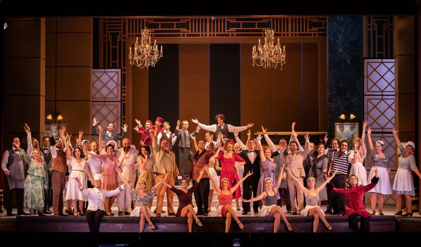 'Deli Dolu' opereti seyirciyi mizah ve müziğin büyüsüne davet ediyor