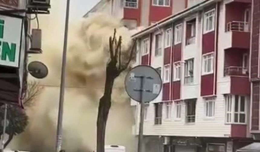 Gaziosmanpaşa'da spor salonunda çıkan yangın söndürüldü