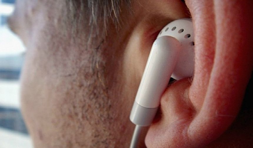 ‘Kulaklık kullanımı işitme sağlığını tehdit edebilir’