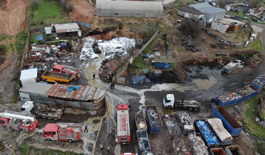 Geri dönüşüm deposunda yangın