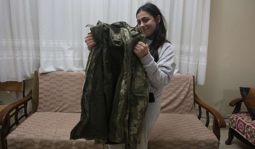 Asrın felaketinde askerin üşümesin diye verdiği montu, 3 yıldır geri vermek için saklıyor