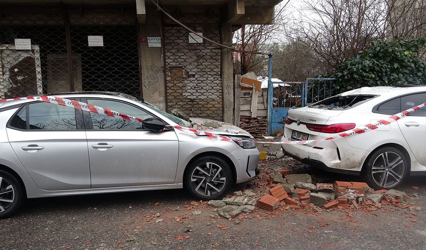 Sultanbeyli’de korkutan olay: Balkon çöktü