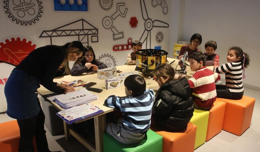 Öğrencileri bilim ve teknolojiyle buluşturuyor