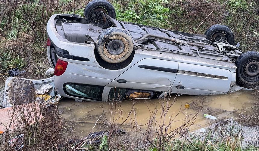 Arnavutköy’de otomobil su kanalına uçtu