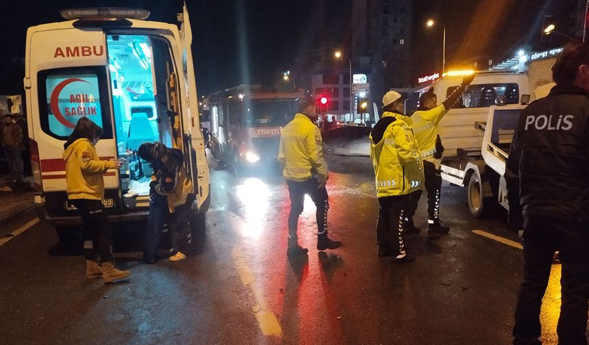 Ümraniye’de can pazarı: İki araç kafa kafaya çarpıştı