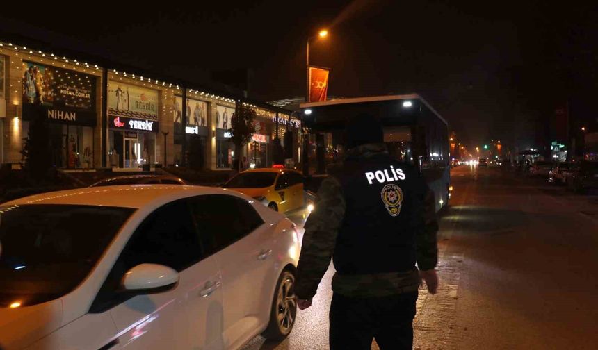 Polis ekiplerinden şok gece denetimi