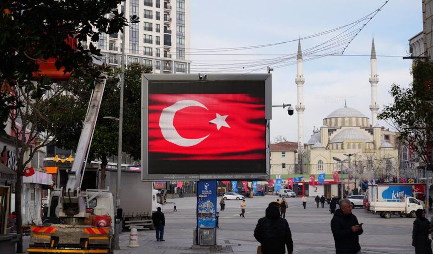 Esenler ay yıldızlı bayrağa büründü