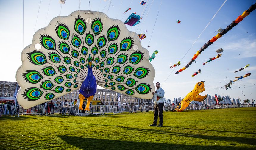Tavus kuşu uçurtmasıyla dünya şampiyonu!