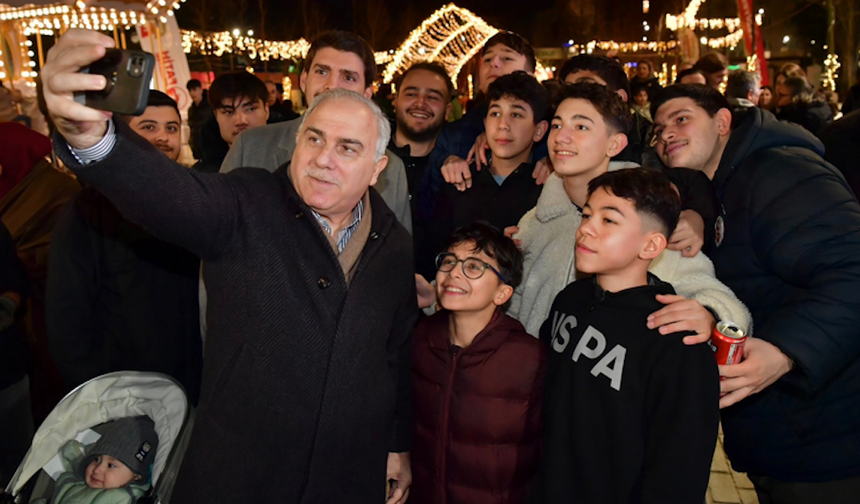 Başkan Turan, Topkapı Kaleiçi Meydanı’nda hemşehrileriyle buluştu