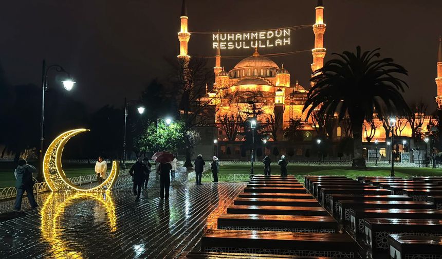 İstanbul'da ilk teravih namazı kılındı