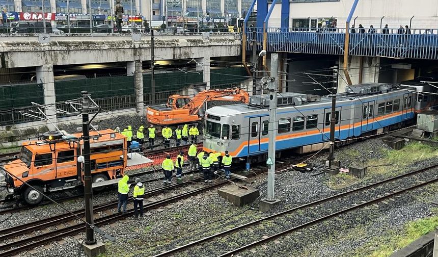 İstanbul'da metro raydan çıktı!