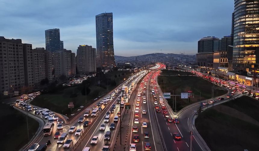 İstanbul'da trafik yoğunluğu yüzde 80'e ulaştı