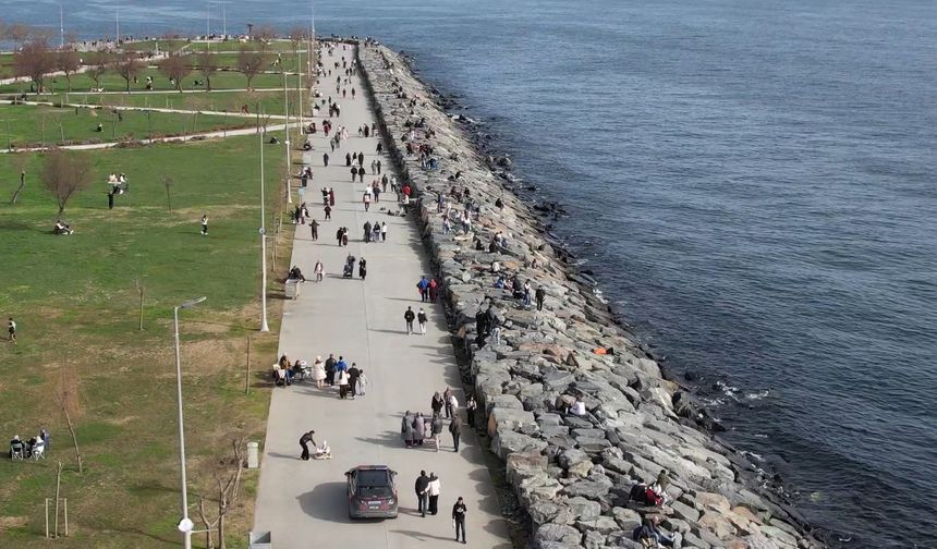 Avcılar sahilinde bahardan kalma bir gün yaşandı