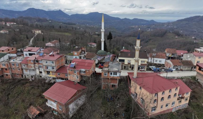 Bir adımla il değiştirip, bir dakika farkla iftar açıyorlar