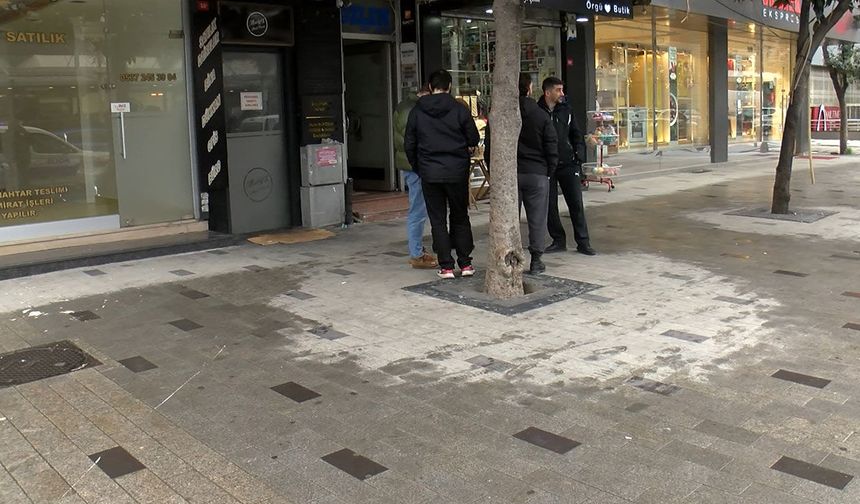 Bakırköy’de iş merkezi girişinde el bombası paniği