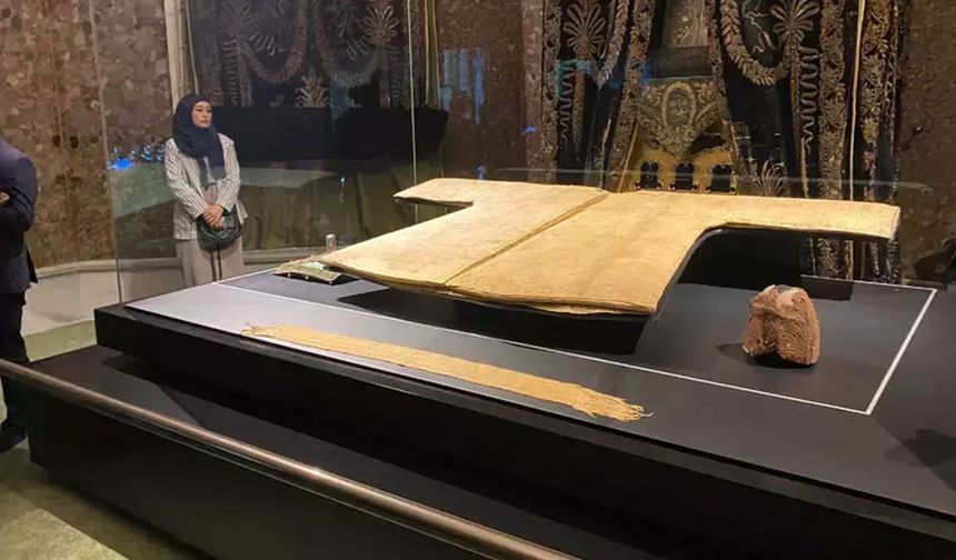 İstanbul’da Hırka-i Şerif ziyarete açıldı