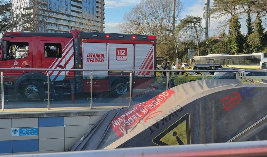 Hacıosman metrosunda facia! Raylara atlayan kadın hayatını kaybetti