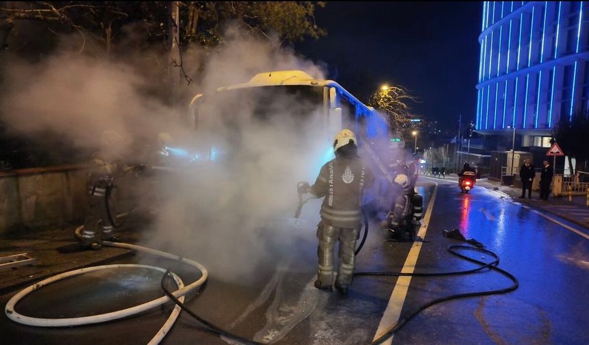 Park halindeki midibüste çıkan yangın söndürüldü