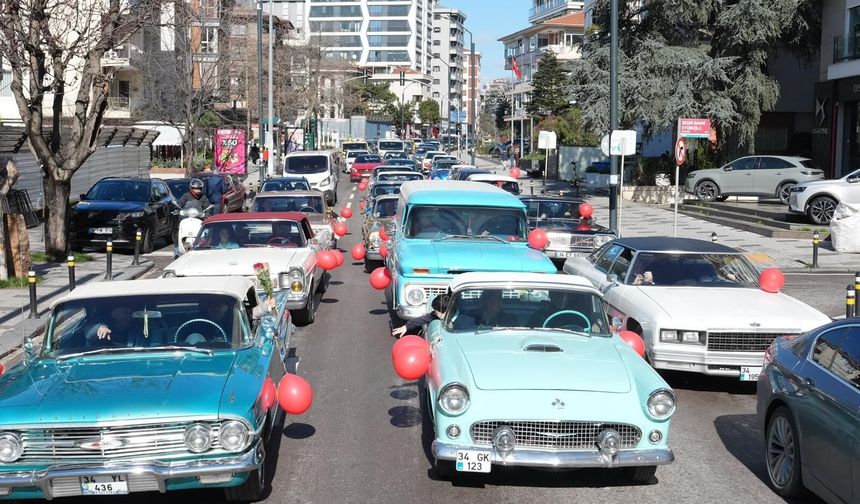 Kadıköy’de Sevgililer Günü konvoyu