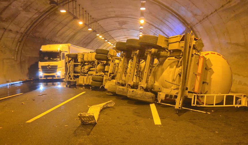 Çatalca'da tünelde tanker devrildi