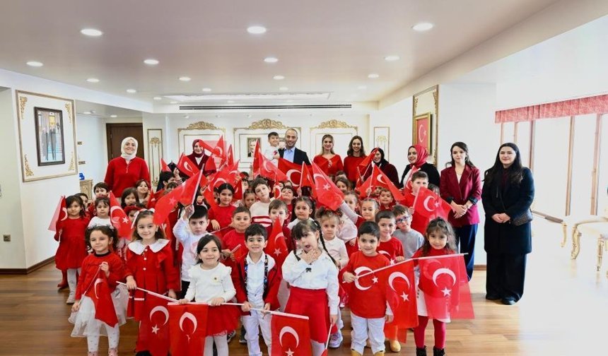 Gaziosmanpaşalı miniklerin gururlandıran bayrak sevgisi