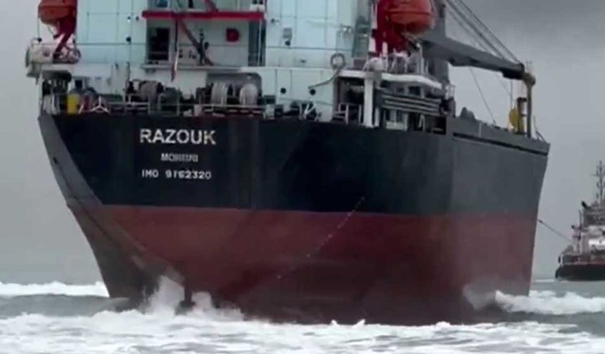 Sarıyer'de karaya oturan gemi kurtarıldı