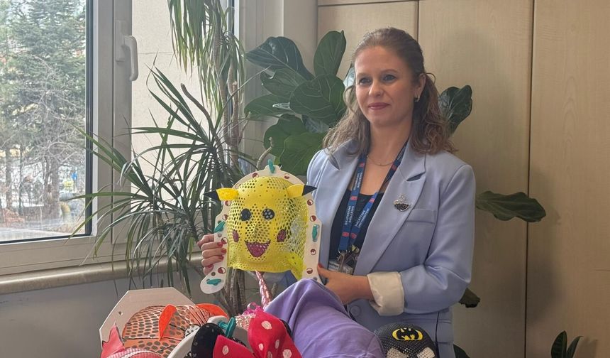 Tıbbi maskeler çocuklar için çizgi film karakterine dönüştü