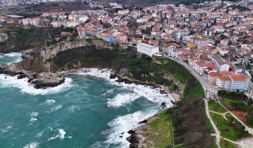 Şile Sahili'ni fırtına vurdu