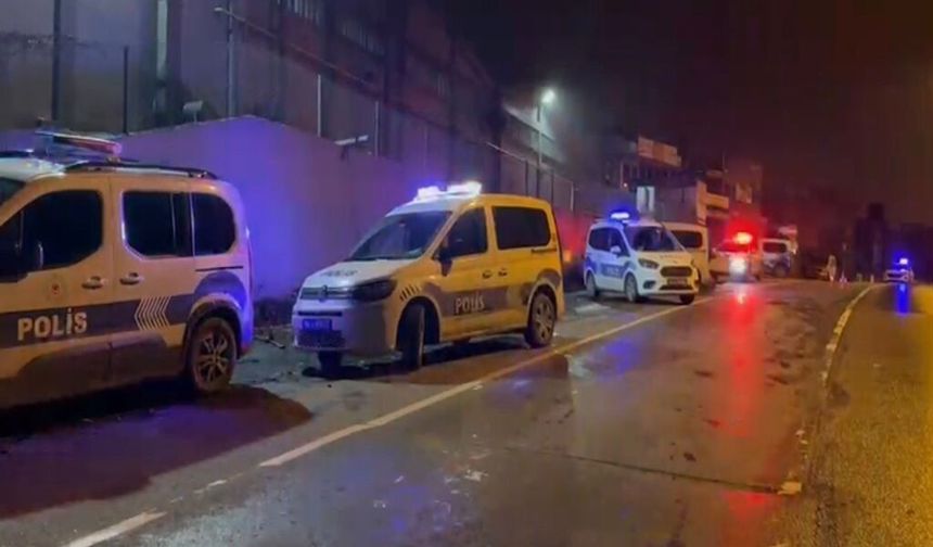 Polis aracı ile otomobil çarpıştı! 3 yaralı