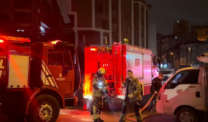 Kağıthane'de gece saatlerinde yangın