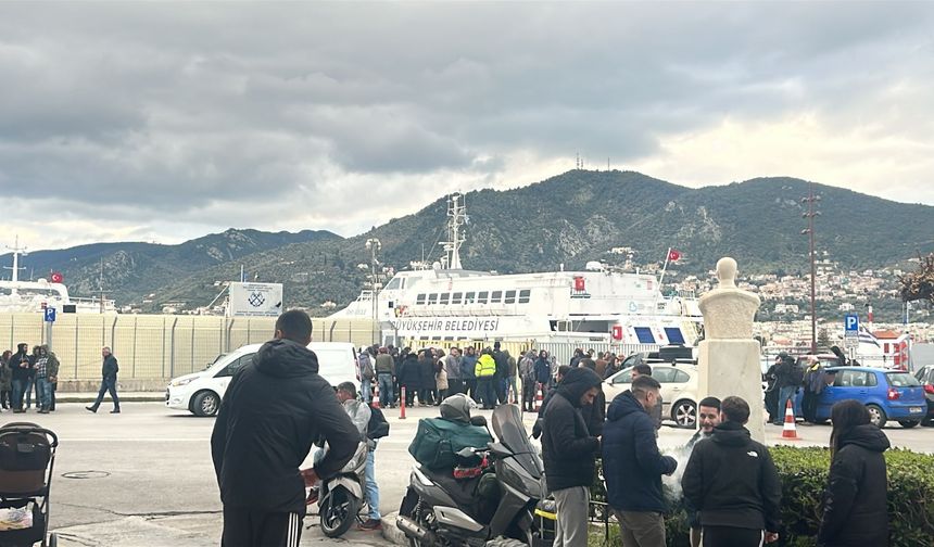 Türk tatilciler dönüş yolunda Yunanistan'ın Midilli Adası'nda mahsur kaldı