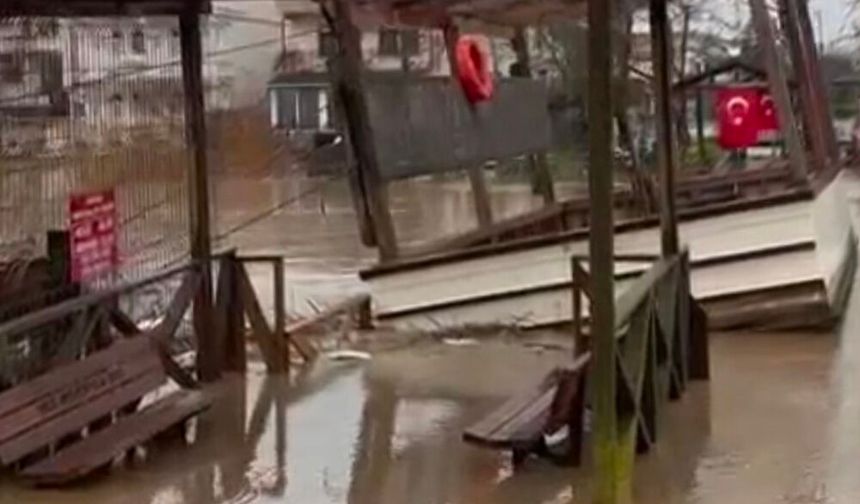 Şile'de sağanak su baskınlarına neden oldu