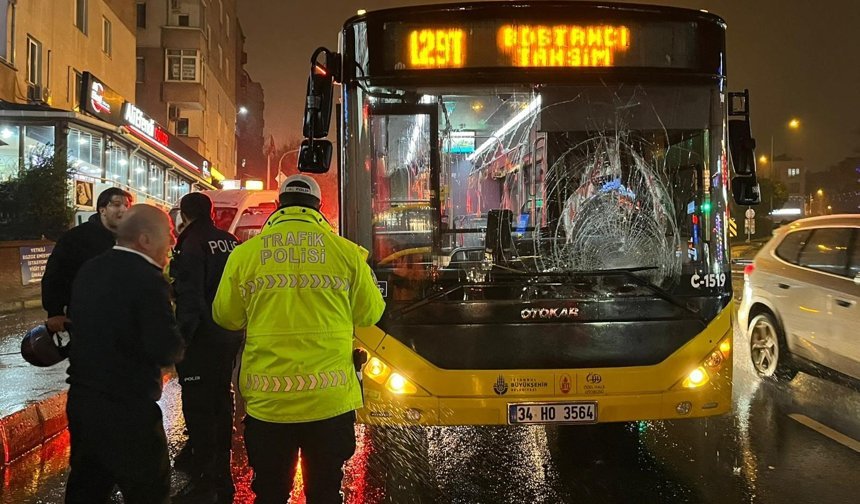 Kırmızı ışıkta geçen yayaya İETT otobüsü çarptı