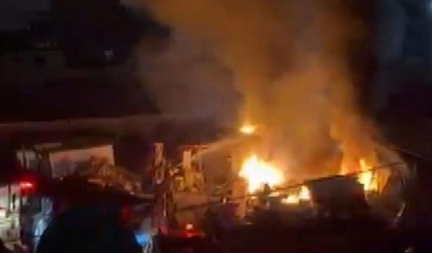 Arnavutköy'de gece yarısı korkutan yangın