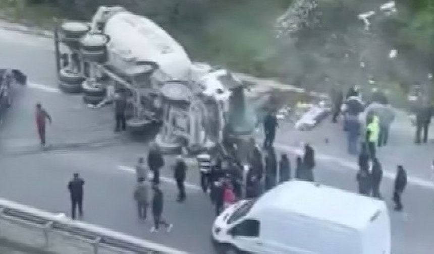 Ümraniye’de beton mikseri devrildi