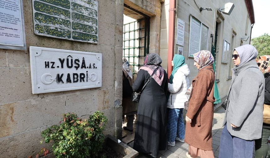 Küçükçekmece Belediyesi’nden türbe gezisi