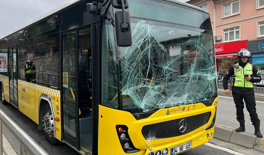 Üsküdar’da iki İETT otobüsü çarpıştı