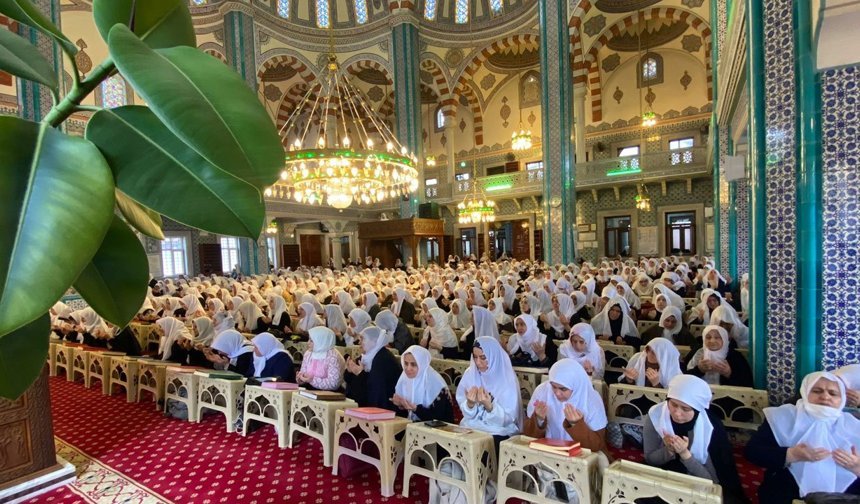 800 kadın hatim duasında buluştu