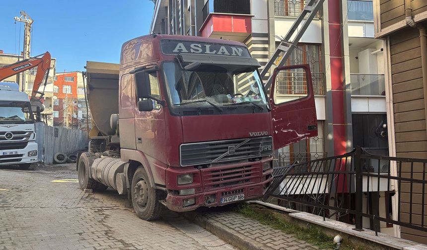 Sürücü el frenini unuttu kamyon kontrolden çıktı