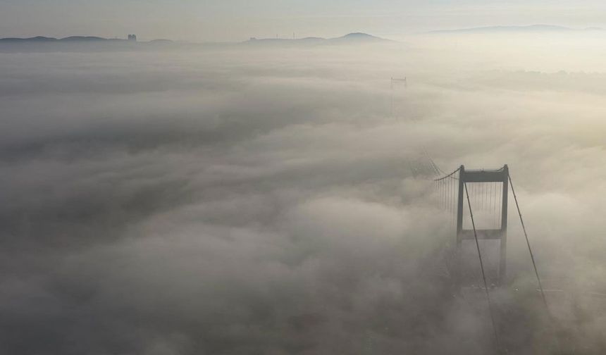 Fatih Sultan Mehmet Köprüsü sisler arasında kaldı