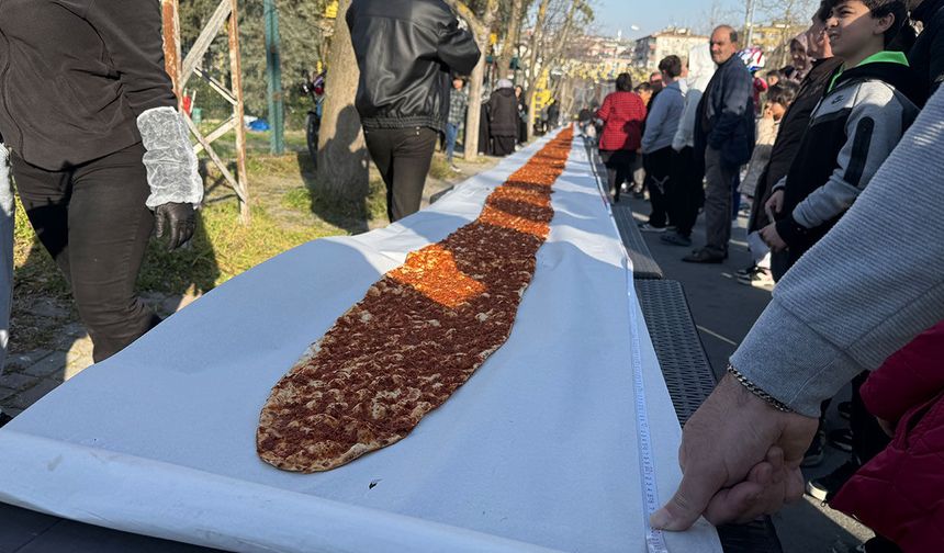 İstanbul’da dev rekor: 63 metrelik lahmacun