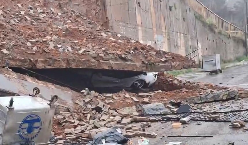 Maltepe'de ortaokulun istinat duvarı çöktü