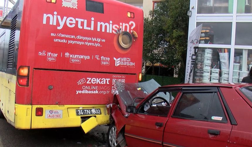 Ümraniye’de kaza: Otomobil İETT otobüsüne çarptı