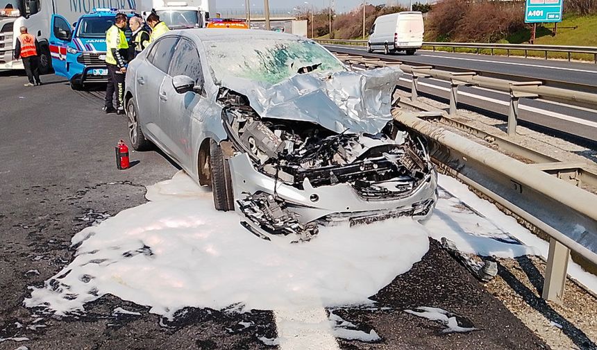 TEM’de kamyonla çarpışan otomobil alev alev yandı