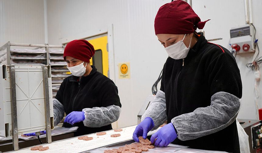 Sanayide kadın gücü; hem üretiyorlar hem de aile ekonomisine katkı sağlıyor