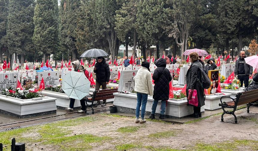 Şehitlikte bayram: Gözyaşı, dua ve hasret bir arada