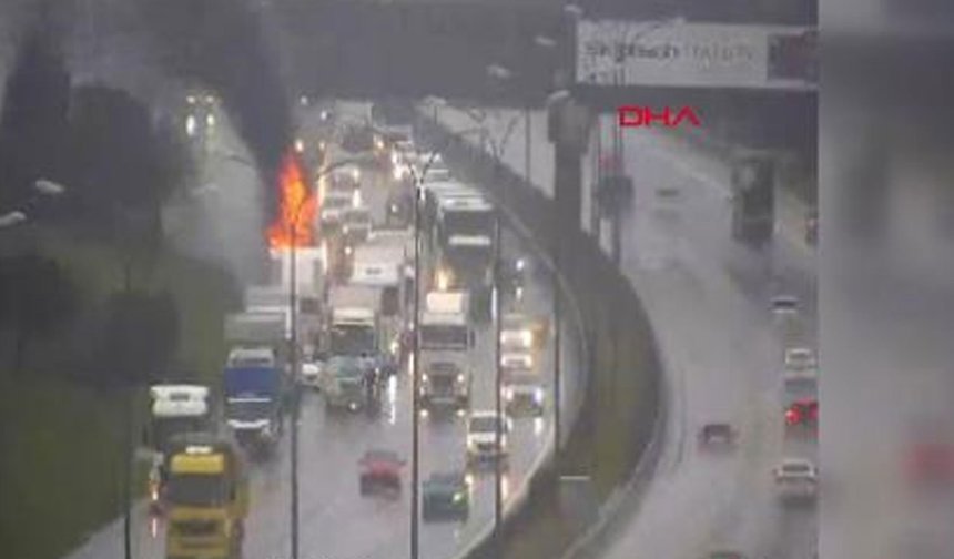 TEM Otoyolu'nda TIR yangını