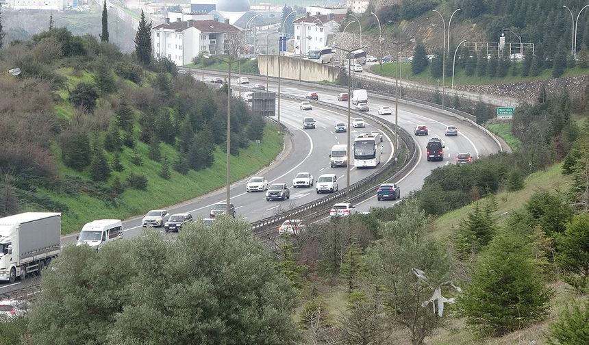 Dönüş trafiği yoğunlaştı